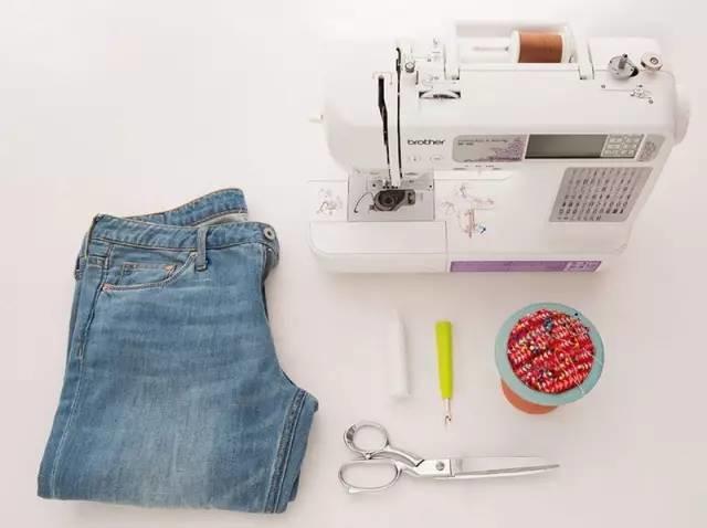 如何把旧牛仔裤变成新的,旧牛仔裤改变上衣