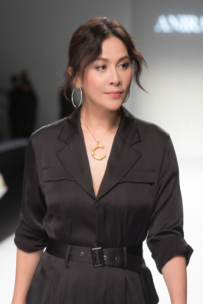 刘嘉玲挺孕肚走红毯,刘嘉玲澄清怀孕