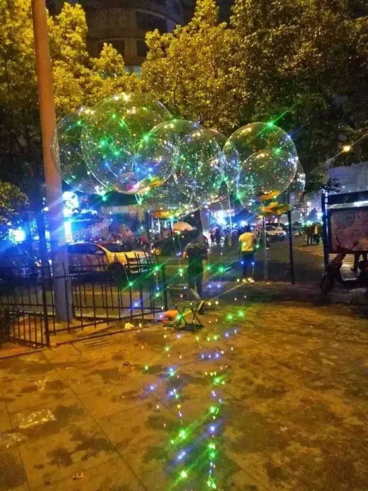 夜晚发光气球的玩具,魔法灯光球玩具