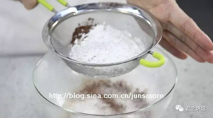 巧克力曲奇超松软,黄油130克做巧克力曲奇饼干