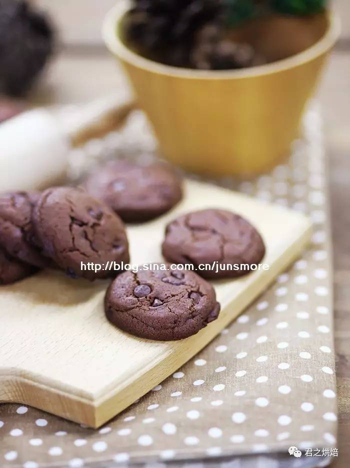 巧克力曲奇超松软,黄油130克做巧克力曲奇饼干