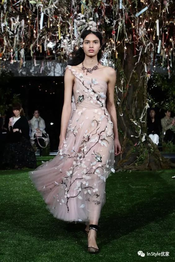 pantone公布的2018的流行色,pantone发布2018年流行色