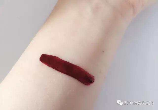 为什么我们种草的口红好看,为了口红铺了10层粉