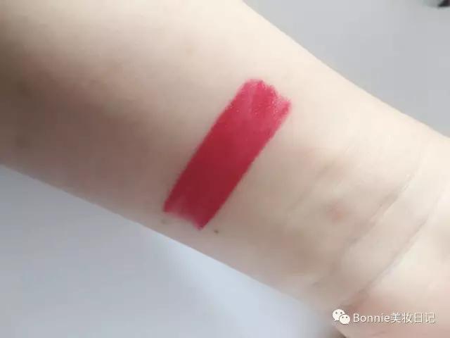 为什么我们种草的口红好看,为了口红铺了10层粉