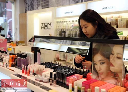 港媒:新税制撬动海淘格局或促内地购物者回流香港