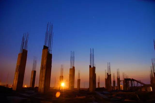 逛街购物的人少了,现在逛街的人越来越少了