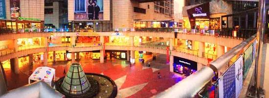 逛街购物的人少了,现在逛街的人越来越少了