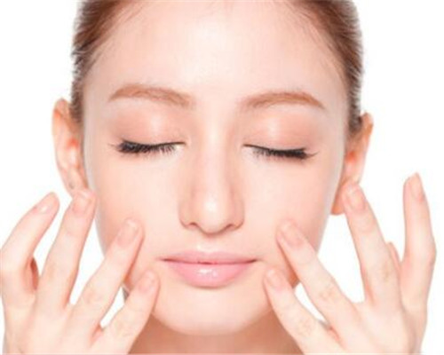 春季脸上长痘痘是怎么回事,春季脸上长痘痘而且很痒怎么办