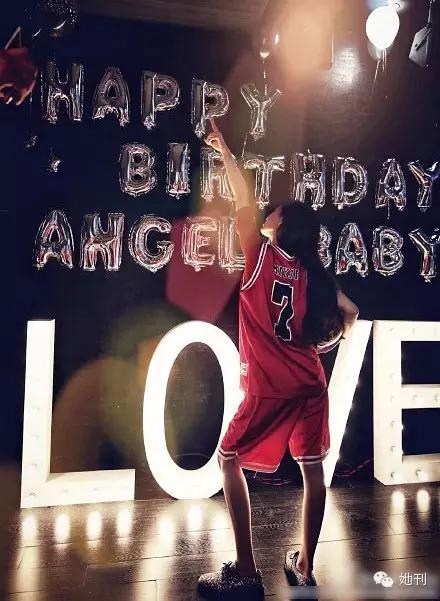 蕾哈娜权志龙同框,蕾哈娜和权志龙互动