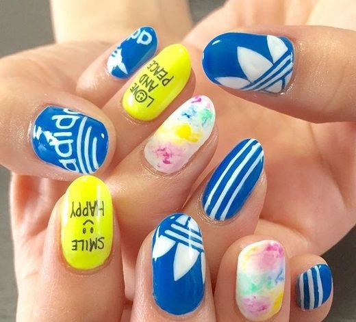 当女人味十足的指彩遇上了男孩风十足的运动品牌会怎么样？