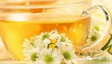 白天喝柠檬水被太阳晒了会变黑吗,蜂蜜柠檬水白天喝皮肤会变黑吗