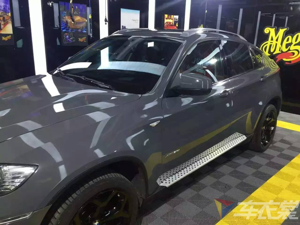 水泥灰宝马x6,宝马x6贴膜改色运动拉花