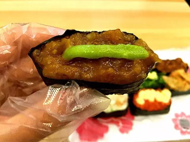 在包头这家小店能把饭吃出五颜六色,逛街饿了来一份瞬间满血复活