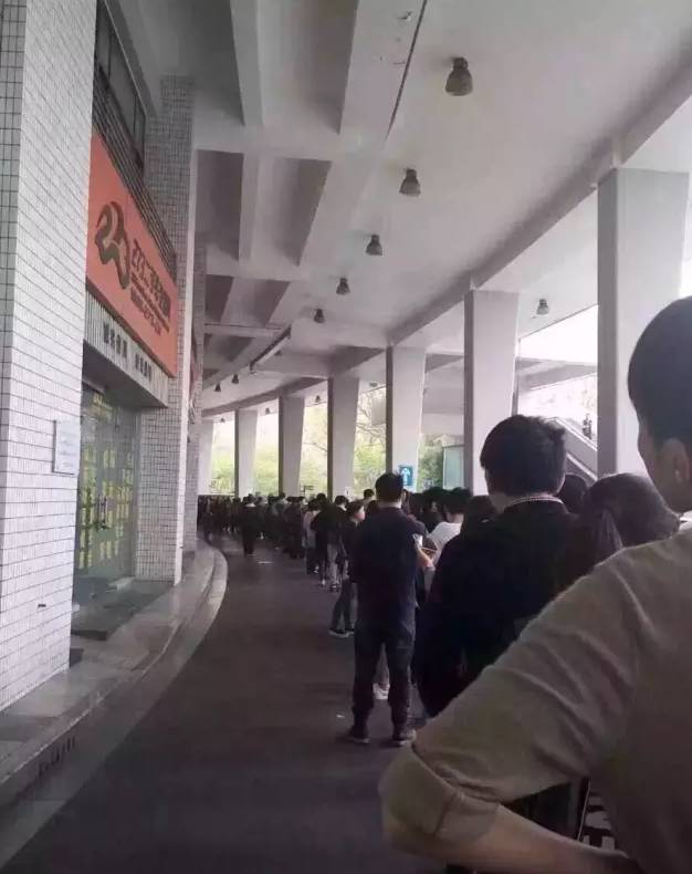 寒窗十载，不如黄牛一拍...怒摔！