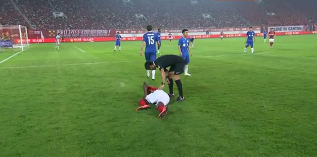 亲从马竞包邮的前锋没用几天就漏气了可以退货吗？