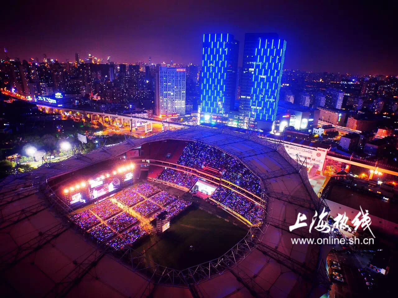 张信哲虹口足球场演唱会,张信哲太原开唱