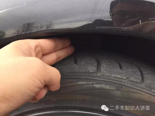 这台二手车换过悬挂、刮过底盘,但把车吊起来后,评估师惊呆了!