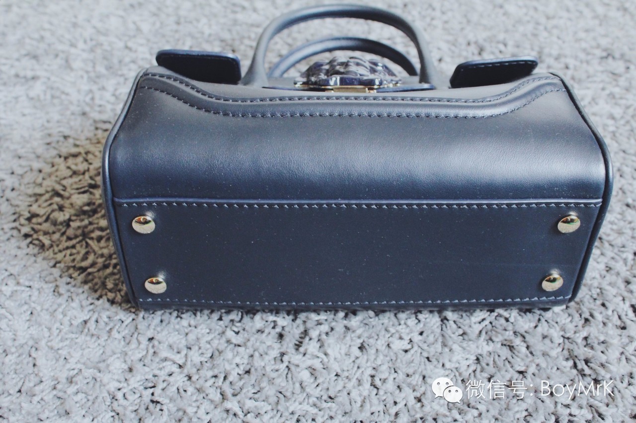 范思哲当季流行包包,范思哲包包是轻奢还是高奢