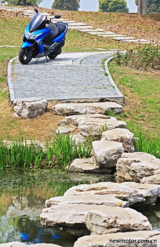 光阳赛艇300测评,牛摩测评赛科龙