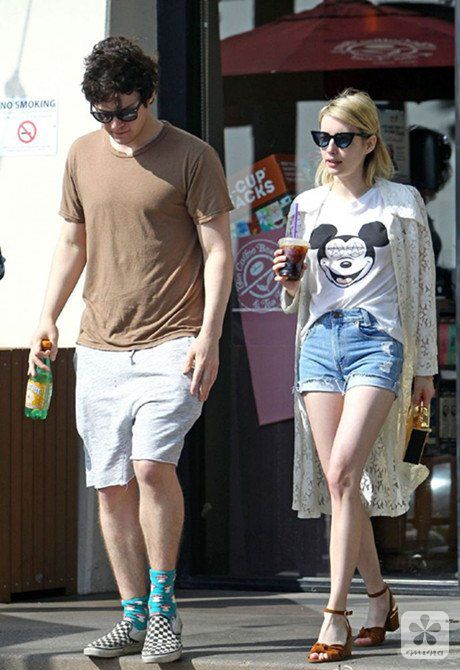 不逊色“双宋”《太后》剧中这对配角CP的情侣装也是非常的牛!