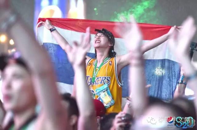 泰国泼水节中国游客,万人空巷的泰国泼水节