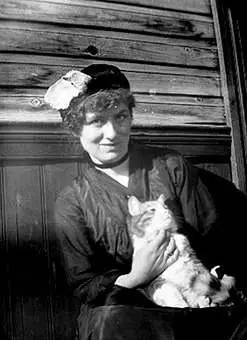 一生中没有人爱她，但她写出了那么瑰丽的诗丨诗歌