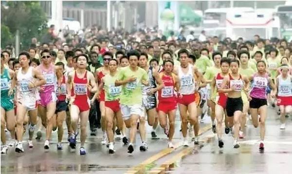 时事人人看深扒汉马：从冠军麦约，这个有故事的男“童鞋”说起