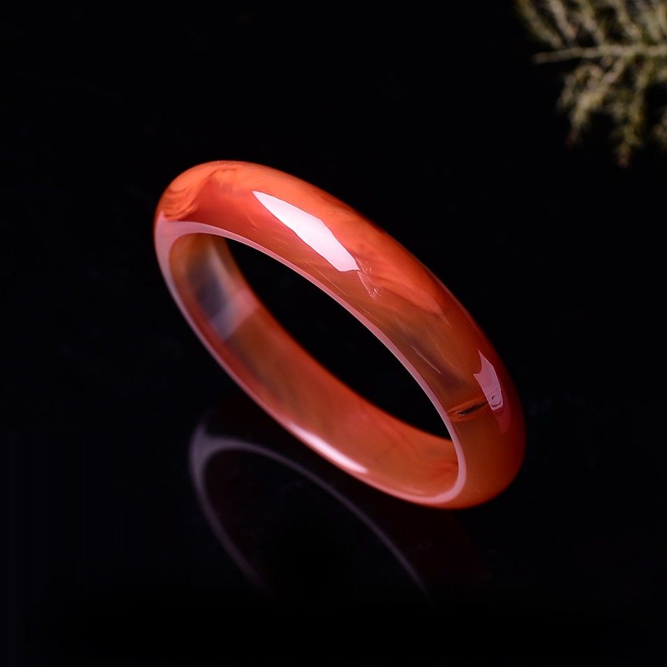 什么人适合戴南红及禁忌,女人戴南红玛瑙好处和禁忌