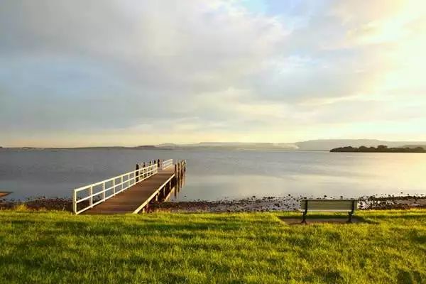 扎心吧！阜阳人，一套房子的钱，出国能买啥？