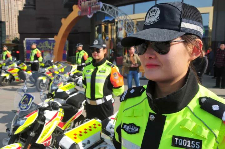 122全国文明交通安全日启动仪式,122全国交通安全日交警来到校园