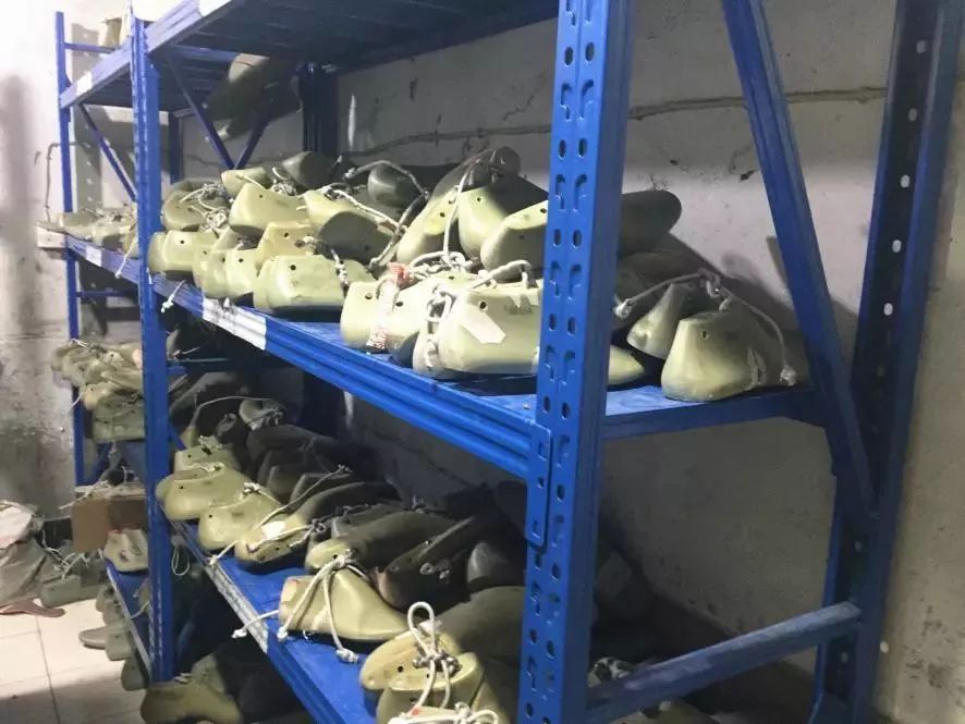 手工皮鞋老匠人,老匠手工皮鞋