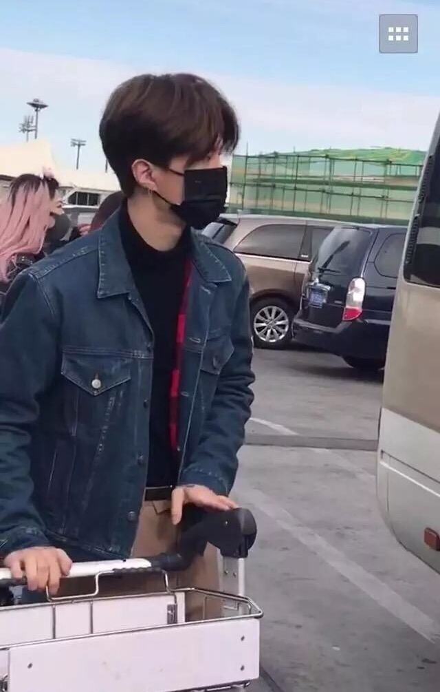 明星弟妹,范冰冰弟弟从头到脚全变了