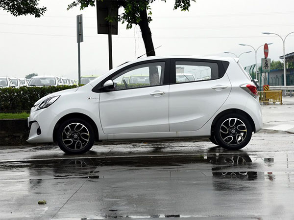 二手车推荐2万到4万女性自动挡,2万块能买什么二手车比较好看的