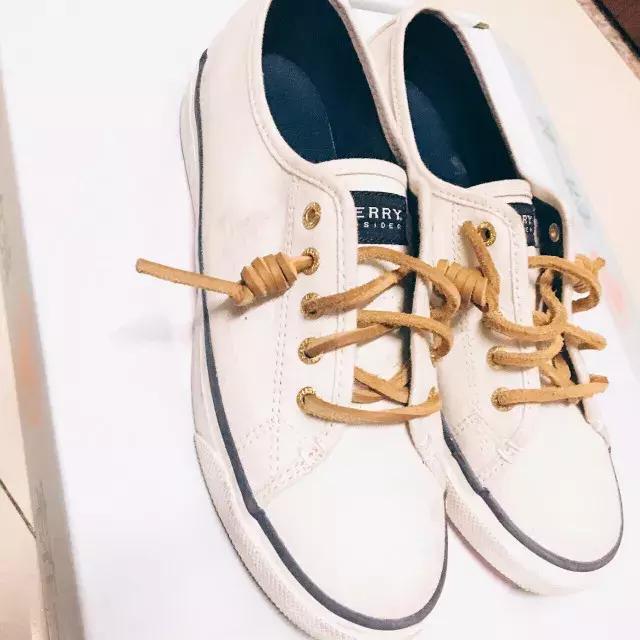 易烊千玺贝壳鞋子,易烊千玺穿的平价又潮的鞋