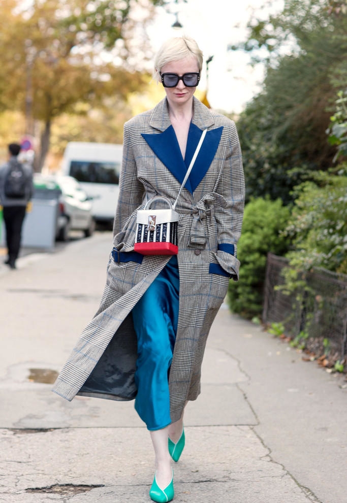 没有腰带的大衣怎么穿出高级感,带腰带的大衣怎么穿出高级感