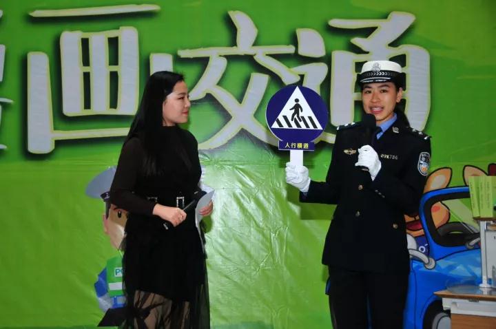 122全国文明交通安全日启动仪式,122全国交通安全日交警来到校园