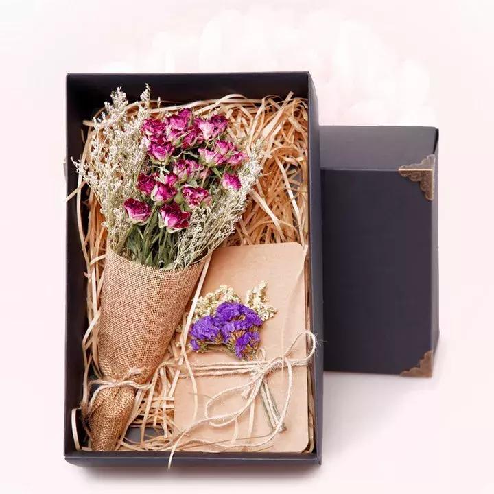 怎么把鲜花做成标本不会枯萎,透明树脂胶怎么制作鲜花标本