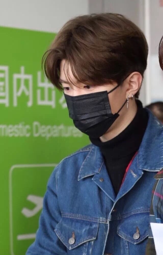 明星弟妹,范冰冰弟弟从头到脚全变了