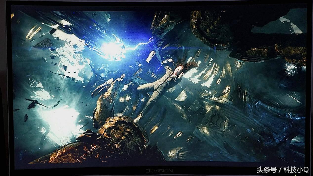 10年经典再现，易美逊H245WHC千元曲面屏诠释不一样的美