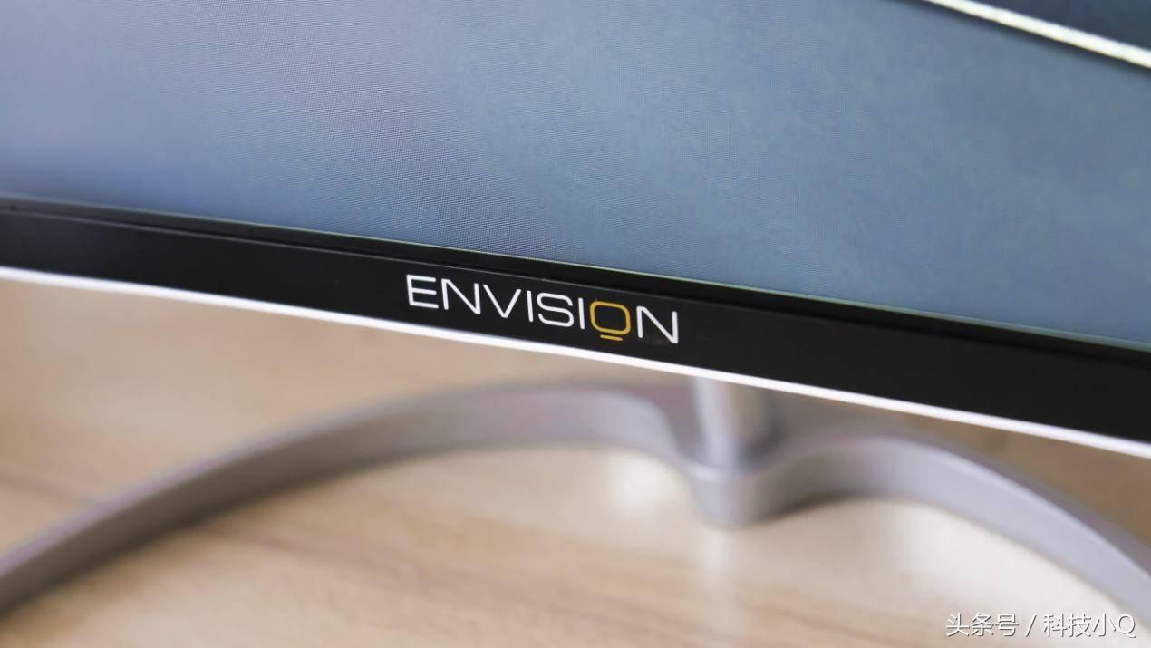 10年经典再现，易美逊H245WHC千元曲面屏诠释不一样的美