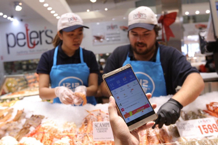 骄傲！中国人出国购物独享“支付宝价”，比当地人买还便宜！