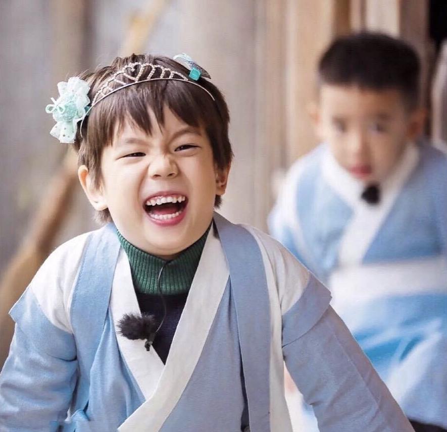 爸爸5嗯哼搞笑片段,爸爸5jasper小泡芙