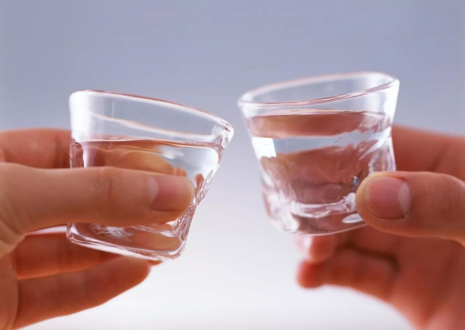 在寒冷的冬季运动时应该注意什么,在寒冷的地方冬天如何御寒