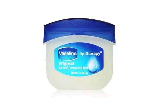 唇炎导致嘴巴干裂流血？起皮干燥？究竟哪款润唇膏才有效？