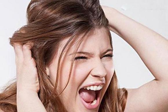 脂溢性脱发解决头皮出油方法,雄激素脱发头皮出油吃什么好