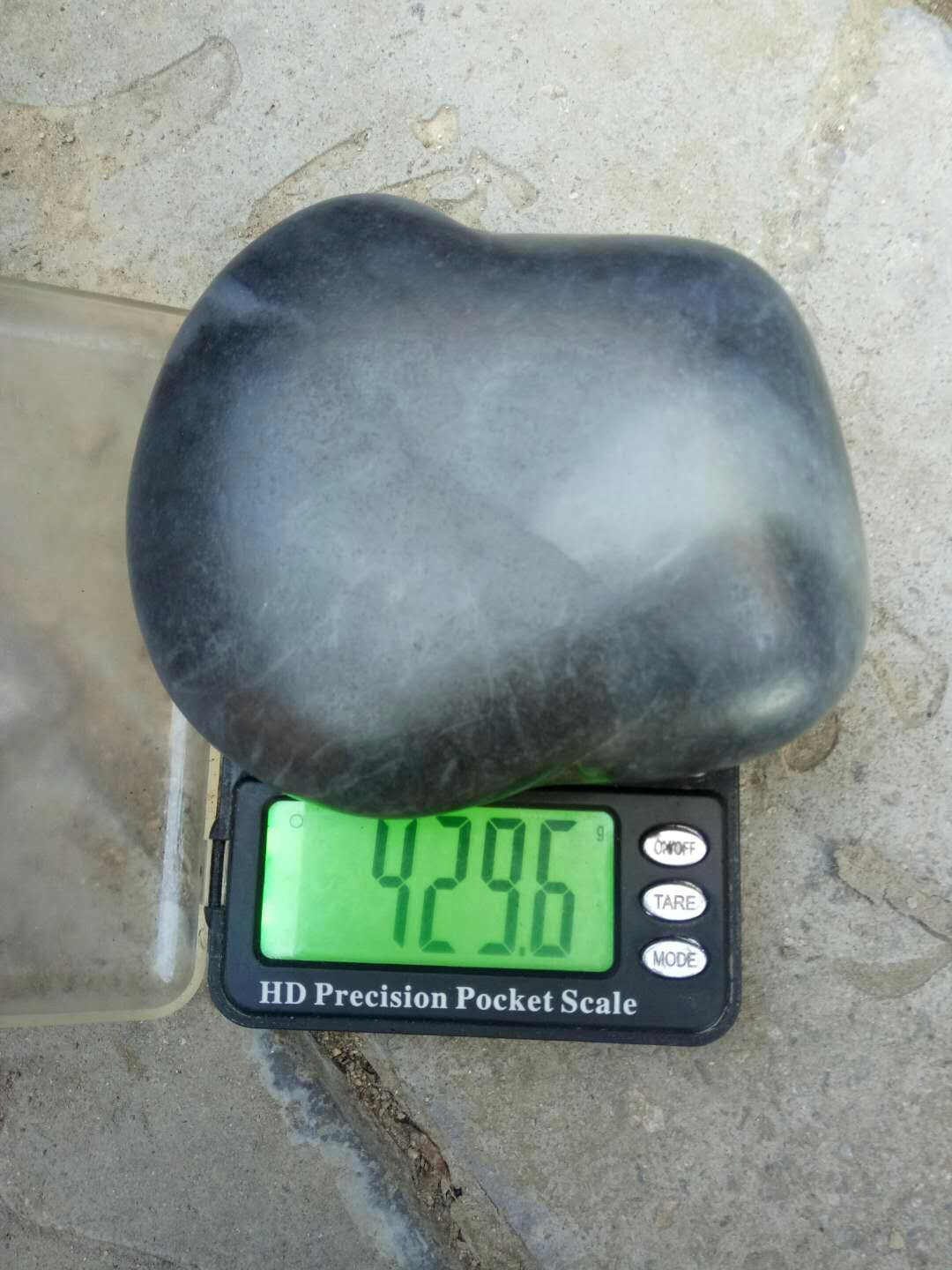 巴掌大的玉矿石值多少钱,巴掌大的玛瑙原石能卖多少钱