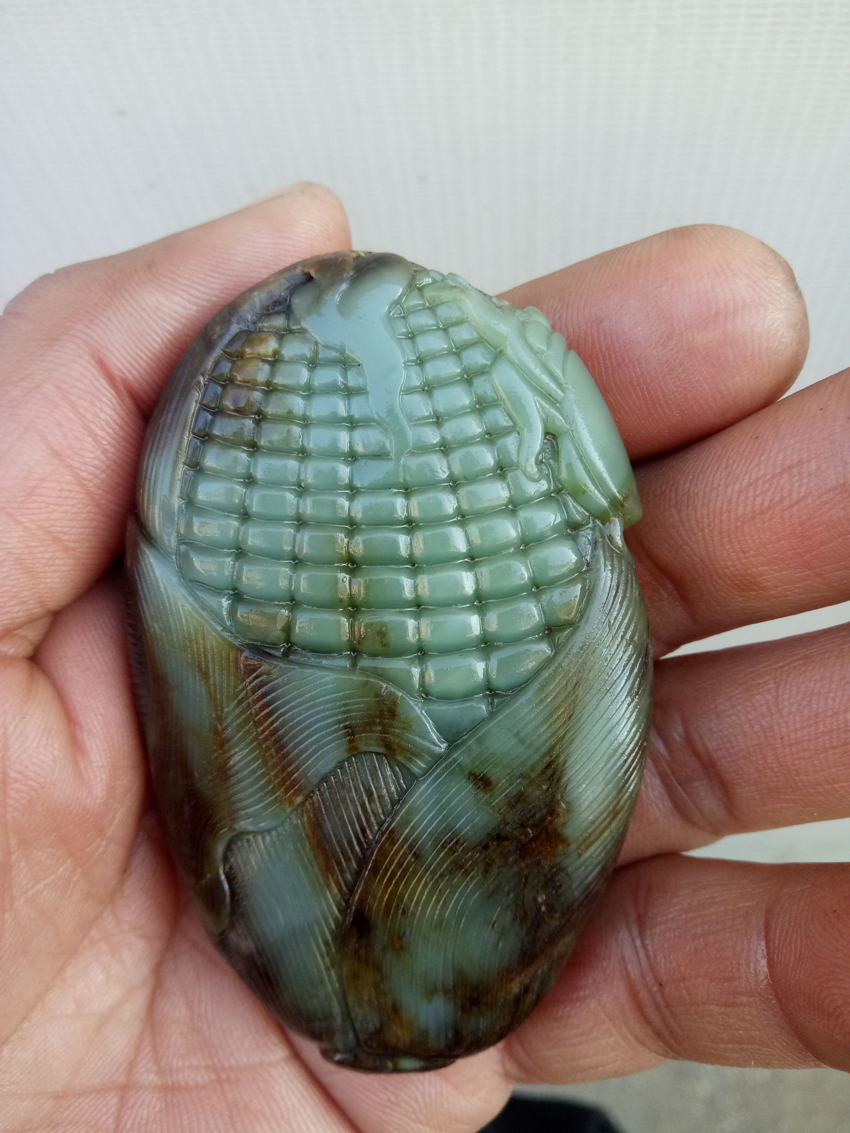 巴掌大的玉矿石值多少钱,巴掌大的玛瑙原石能卖多少钱