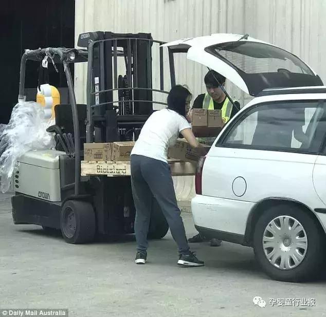 澳媒报道抢奶粉,媒体曝光海外奶粉