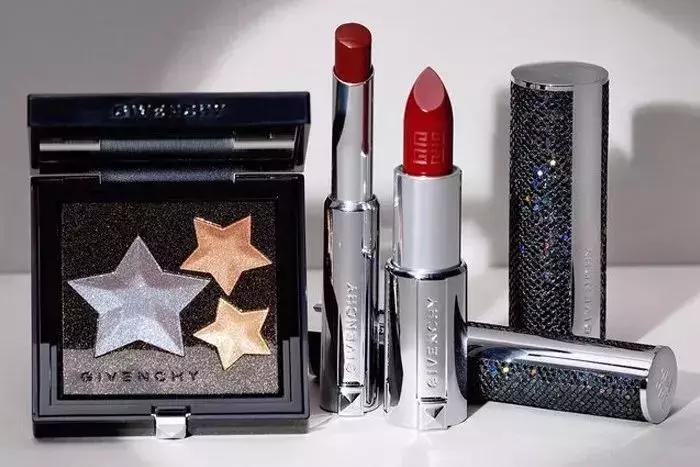 去年的衣服配不上今年的你,去年的首饰配不上今年的你了