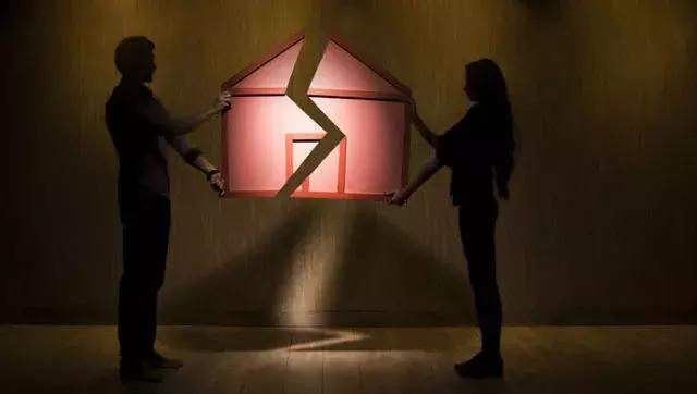 尴尬了！假离婚变真离婚，聪明女人这样反击